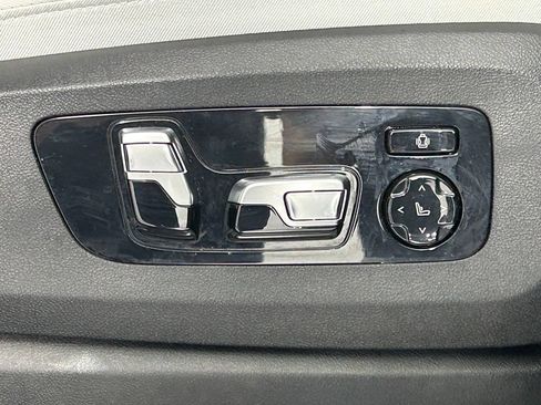 Used 2023 BMW X7 xDrive40i w/ M Sport Package AWD/4WD image 11