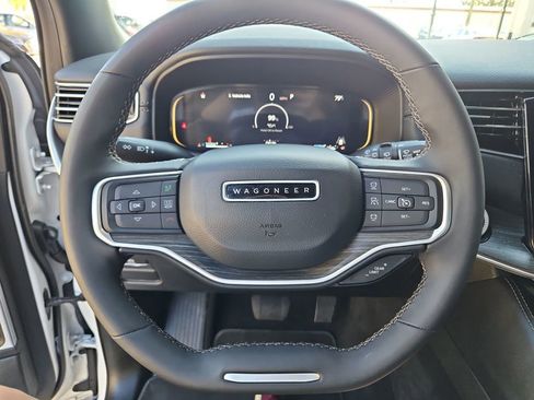 Used 2024 Jeep Wagoneer L Series III w/ Flexible Seating Group image 10