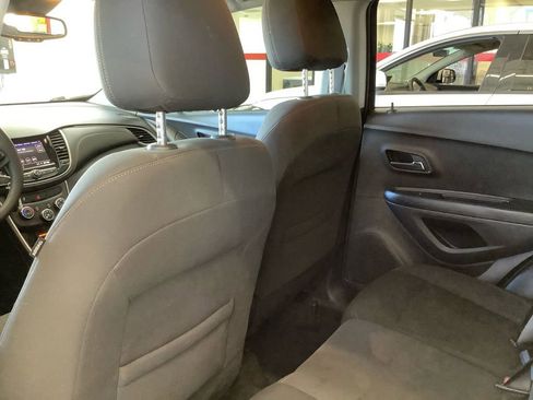 Used 2022 Chevrolet Trax LS w/ Tint and Cruise Package image 19