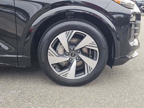 Used 2025 Audi Q6 e-tron Prestige w/ 20" Wheel Package image 10