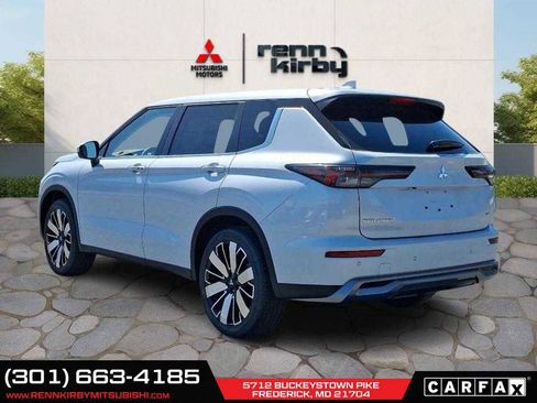 New 2025 Mitsubishi Outlander SE image 3