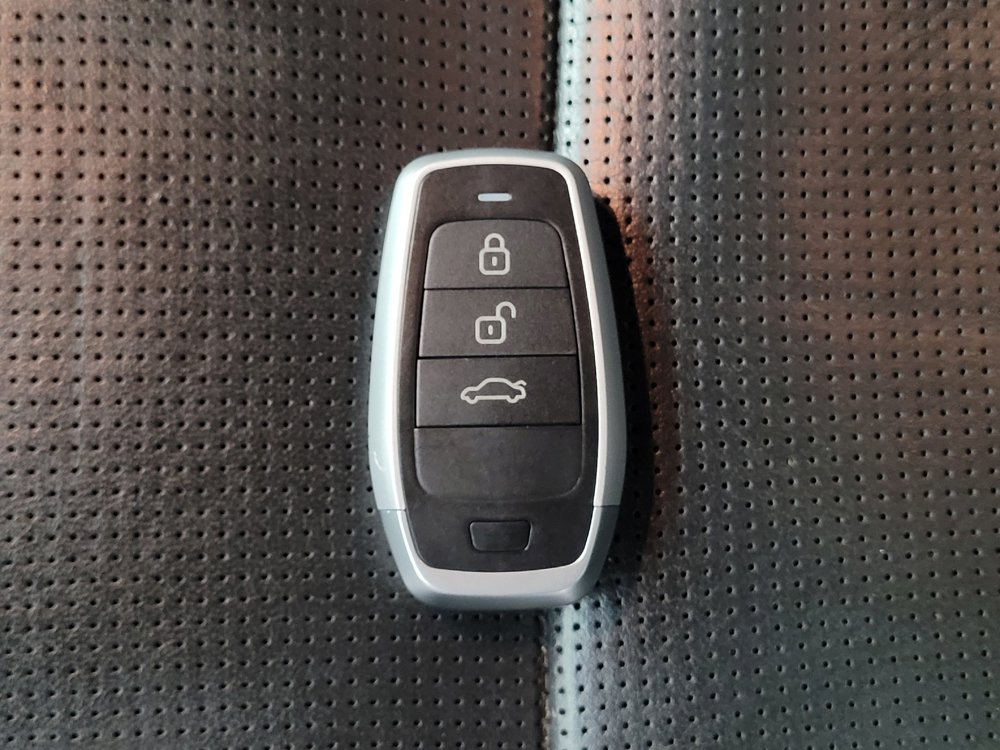 Used 2019 Ford Taurus Limited FWD image 32