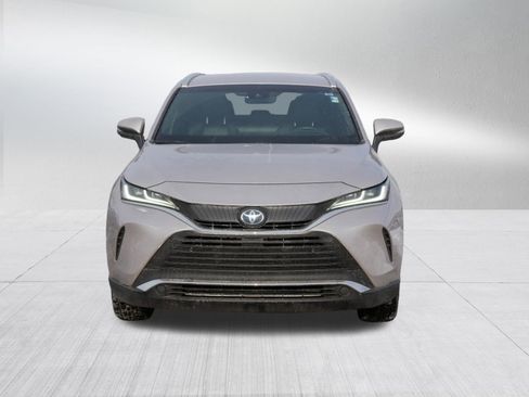 Used 2022 Toyota Venza XLE image 2