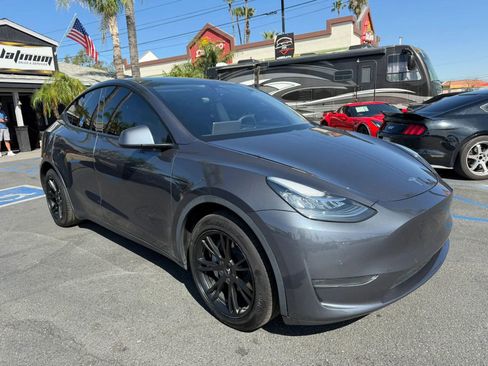 Used 2020 Tesla Model Y Long Range AWD/4WD image 1