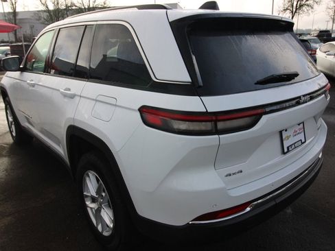 Used 2023 Jeep Grand Cherokee Laredo w/ Luxury Tech Group I AWD/4WD image 5