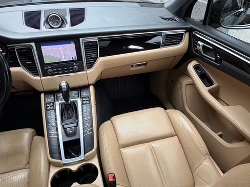 Used 2018 Porsche Macan Base AWD 4dr SUV image 26