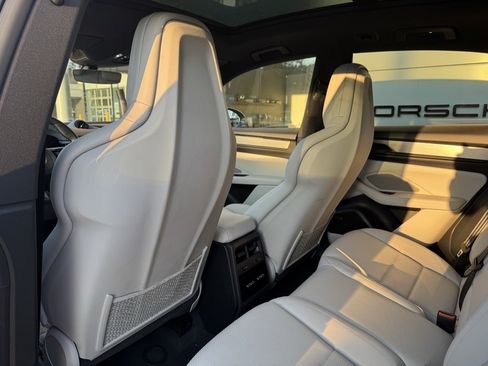 Used 2024 Porsche Macan 4 Electric image 38