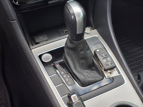 Used 2021 Volkswagen Passat 2.0T R-Line image 10