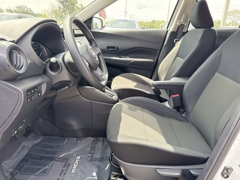 Certified 2025 Nissan Kicks Play S FWD image 19