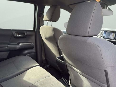 Used 2017 Toyota Tacoma TRD Sport w/ Tow Package (A/T) image 23