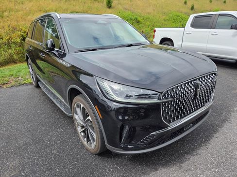 Used 2025 Lincoln Aviator Reserve w/ Equipment Group 201A AWD/4WD image 3