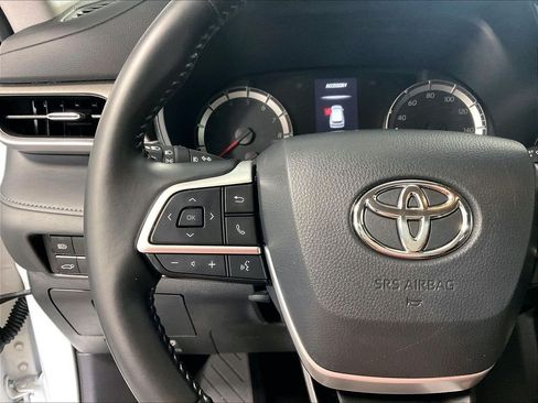 Used 2022 Toyota Highlander LE AWD/4WD image 22