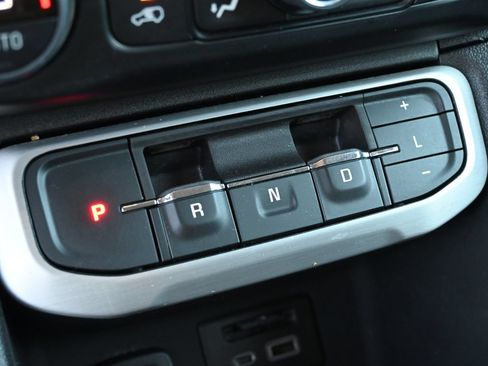 Used 2023 GMC Acadia SLE w/ Driver Convenience Package FWD image 14