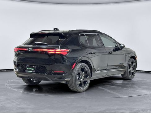 Used 2024 Chevrolet Equinox EV RS FWD image 3