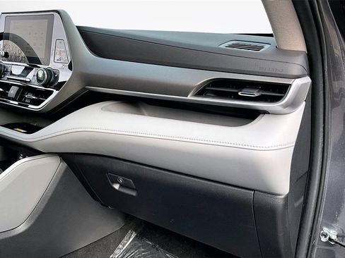 Used 2023 Toyota Highlander XLE image 26