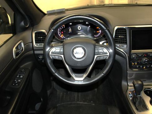 Used 2018 Jeep Grand Cherokee Altitude image 13