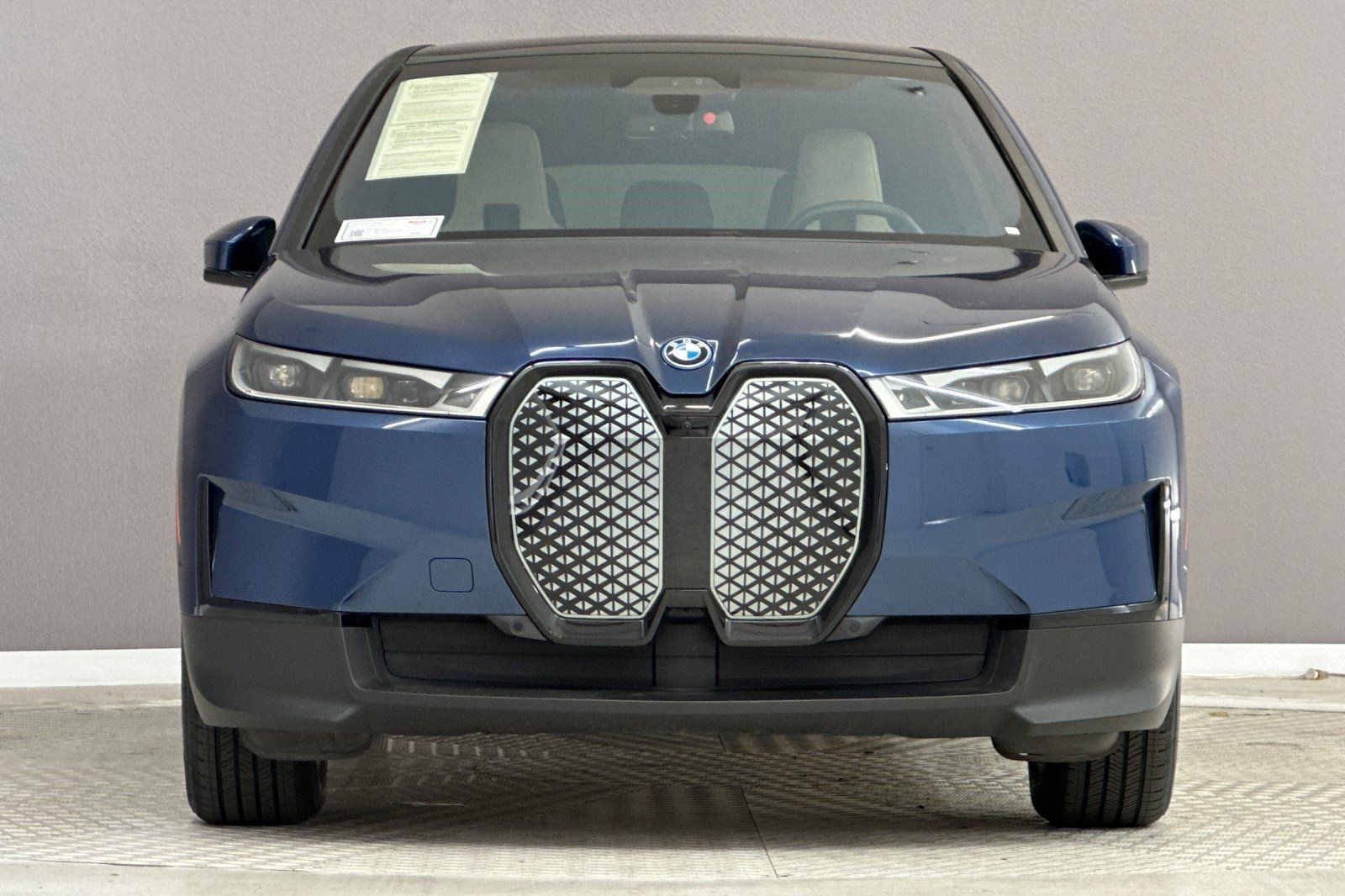 Used 2024 BMW iX xDrive50 AWD/4WD image 5