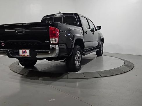 Used 2017 Toyota Tacoma SR5 w/ Tow Package AWD/4WD image 5