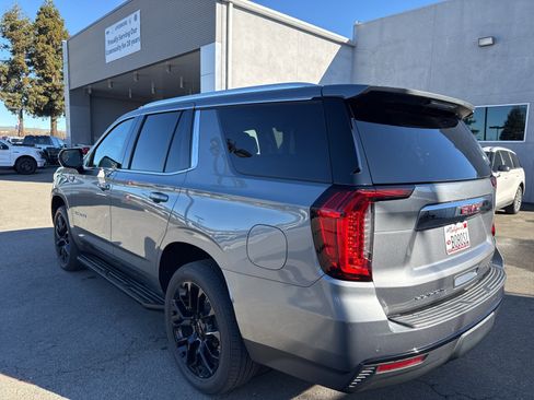 Used 2022 GMC Yukon SLE image 4