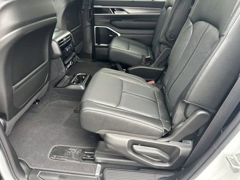 New 2026 Jeep Grand Wagoneer Limited image 17