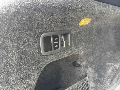 Used 2023 Bentley Bentayga Extended Wheelbase image 78