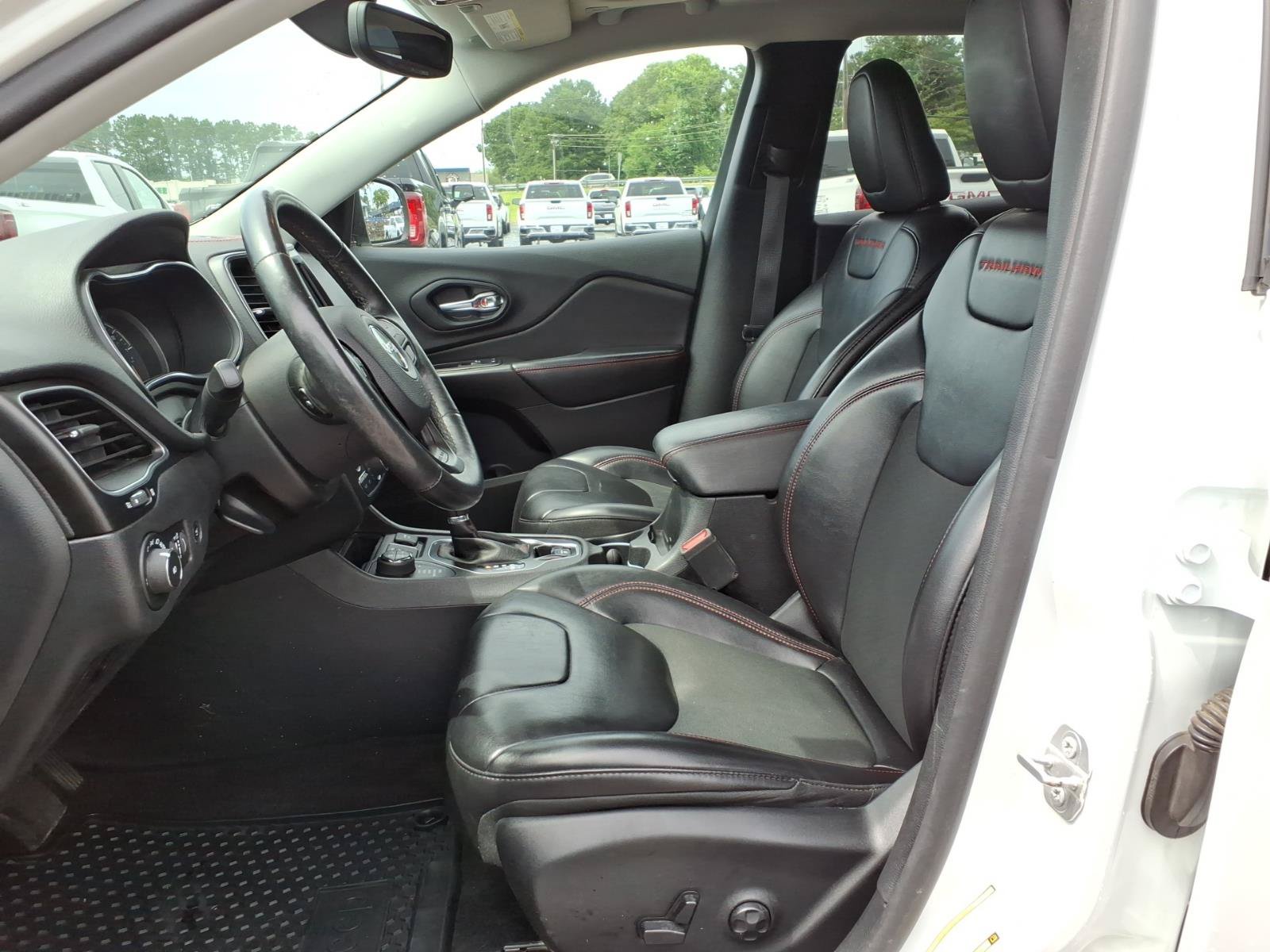 Used 2019 Jeep Cherokee Trailhawk w/ Comfort/Convenience Group AWD/4WD image 20