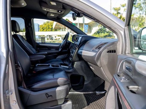 Used 2019 Dodge Grand Caravan GT image 18