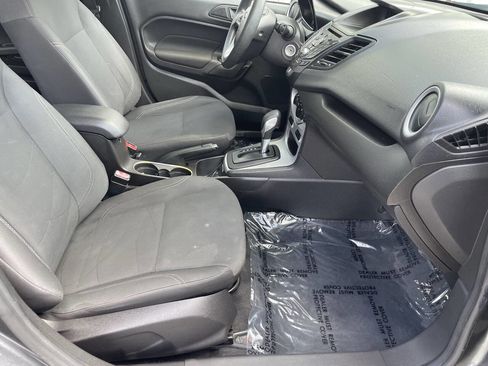 Used 2018 Ford Fiesta SE image 9