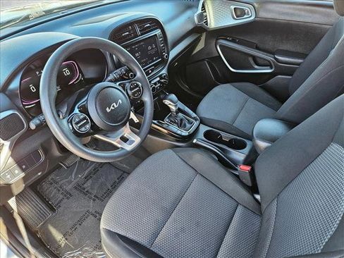 Used 2023 Kia Soul LX w/ LX Technology Package image 9