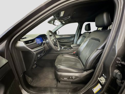 Used 2024 Jeep Grand Cherokee Altitude image 13