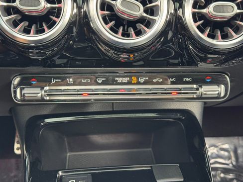 Used 2021 Mercedes-Benz A 35 AMG 4MATIC image 32