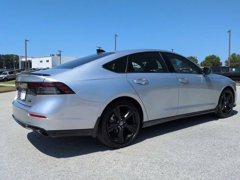 Used 2025 Honda Accord Sport image 4