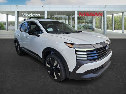 New 2026 Nissan Kicks SR w/ Cold Weather Package image 2