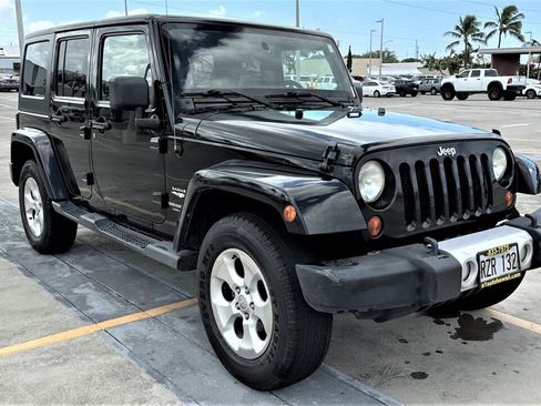 Used 2013 Jeep Wrangler Unlimited Sahara AWD/4WD image 6