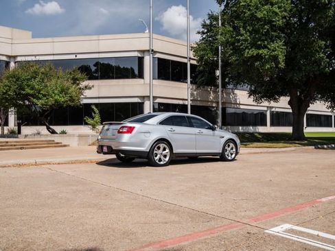 Used 2010 Ford Taurus SHO image 42