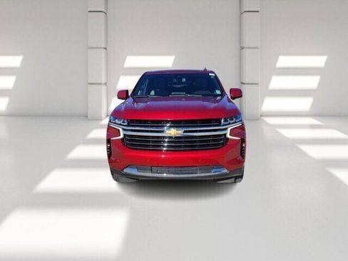 Used 2021 Chevrolet Suburban LT w/ LT Signature Package RWD image 2