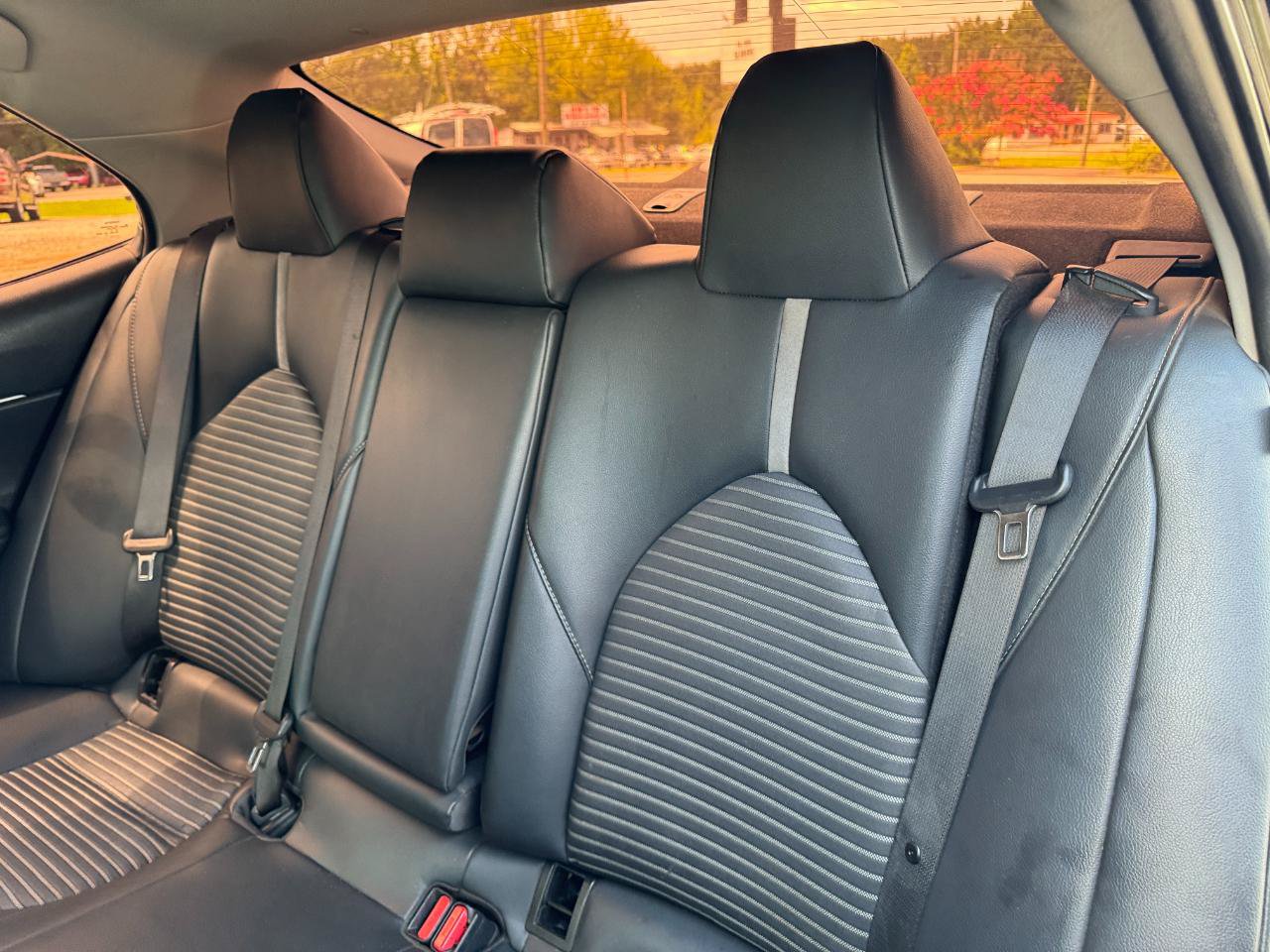 Used 2019 Toyota Camry SE w/ Carpet Mat Package FWD image 16