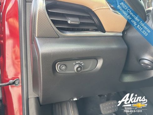 Used 2023 Chevrolet Traverse Premier FWD image 16