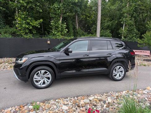 Used 2023 Volkswagen Atlas SE AWD/4WD image 2