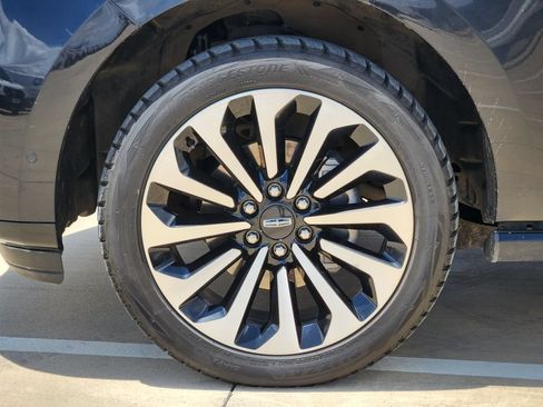 Used 2023 Lincoln Navigator L Reserve AWD/4WD image 9