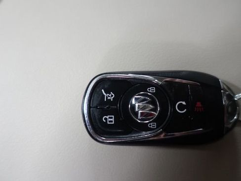 Used 2024 Buick Enclave Essence image 15