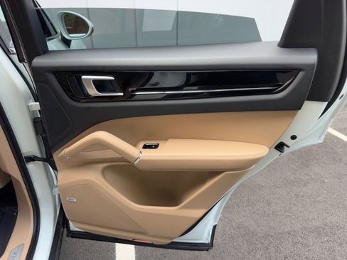 Used 2022 Porsche Cayenne image 49
