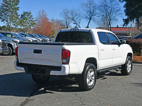 Certified 2022 Toyota Tacoma SR image 4