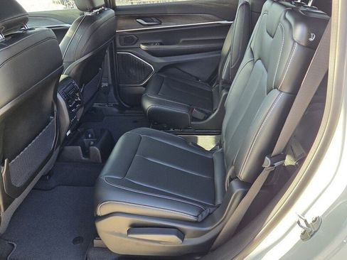 New 2026 Jeep Grand Cherokee L Limited image 10