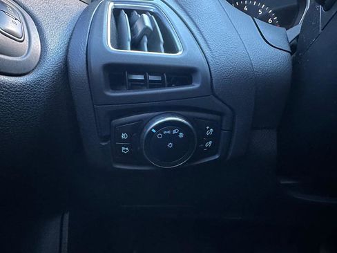 Used 2016 Ford Focus Titanium image 10