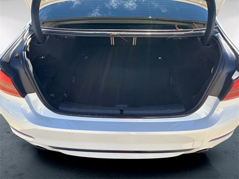 Used 2019 BMW 530e w/ Premium Package image 9