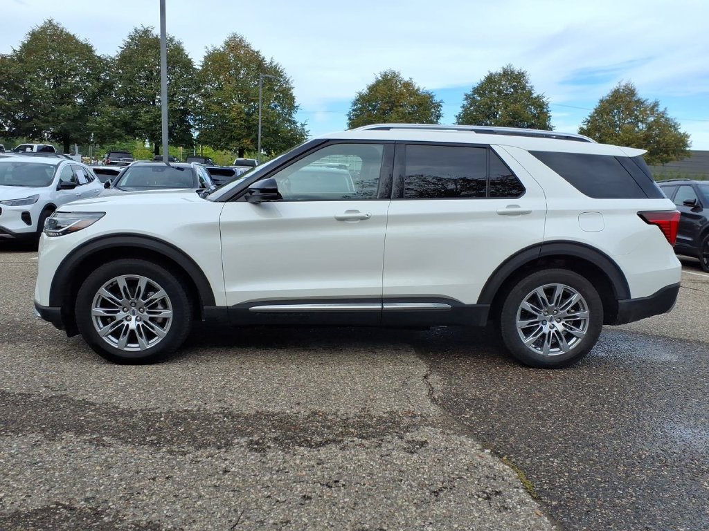 Used 2025 Ford Explorer Platinum AWD/4WD image 2
