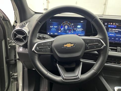 Used 2025 Chevrolet Equinox LT AWD/4WD image 19