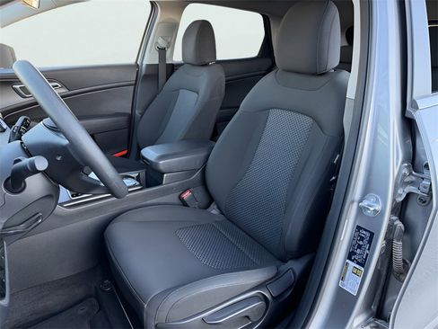 Used 2025 Kia Sportage LX image 11