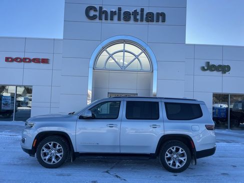 Used 2022 Jeep Wagoneer Series II image 1